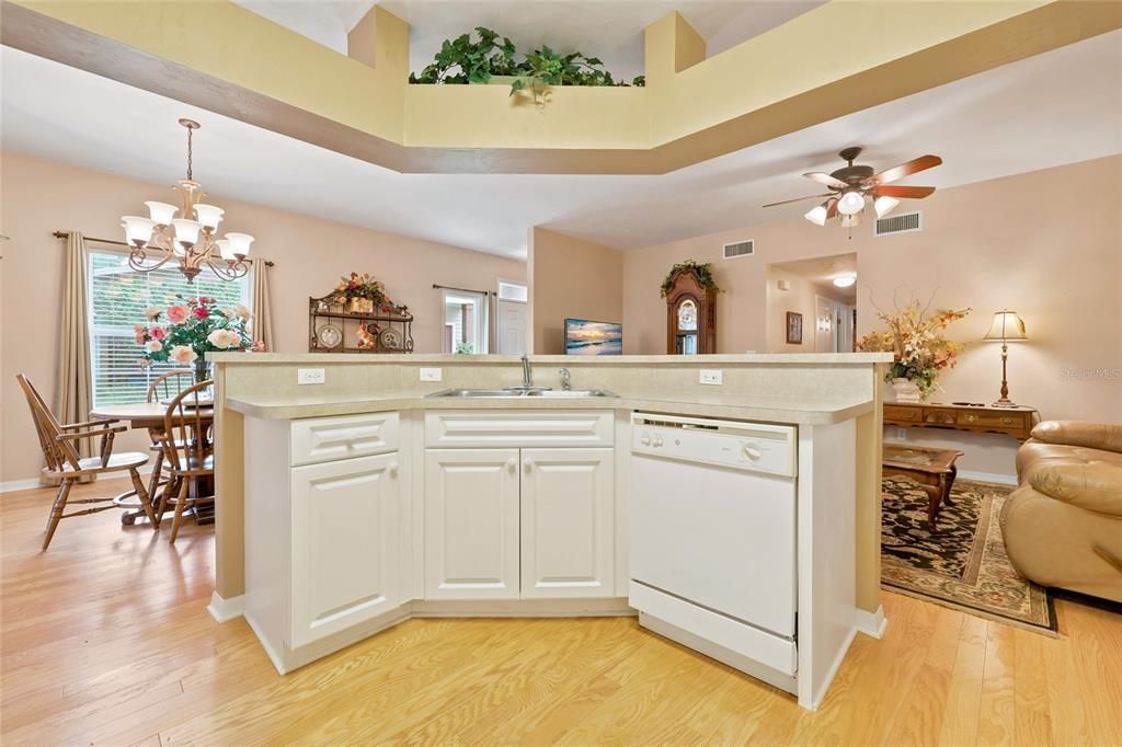 For Sale: $229,000 (2 beds, 2 baths, 1200 Square Feet)