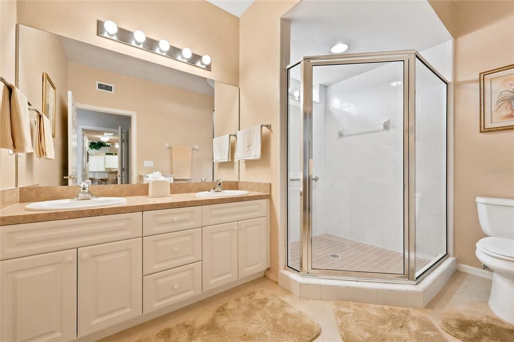 For Sale: $229,000 (2 beds, 2 baths, 1200 Square Feet)
