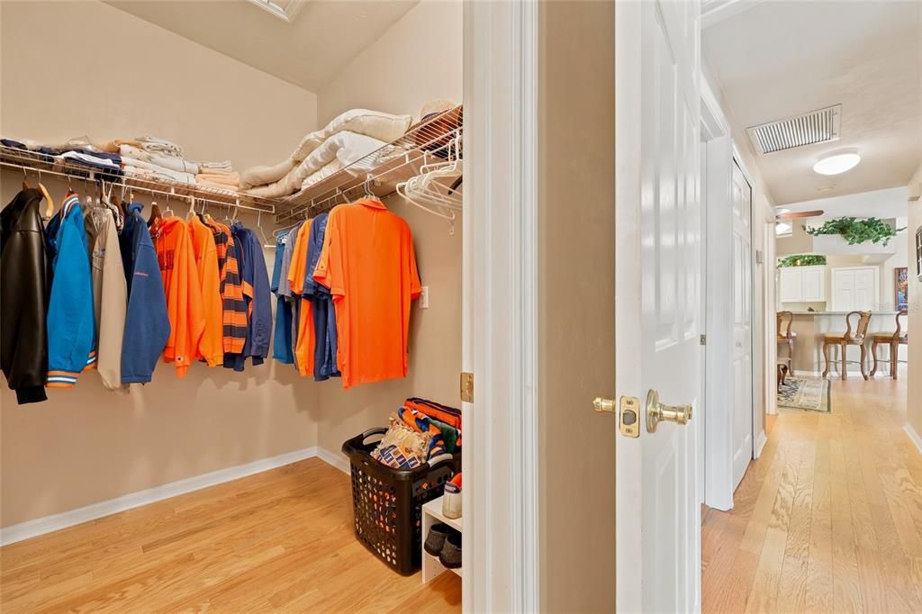 For Sale: $229,000 (2 beds, 2 baths, 1200 Square Feet)