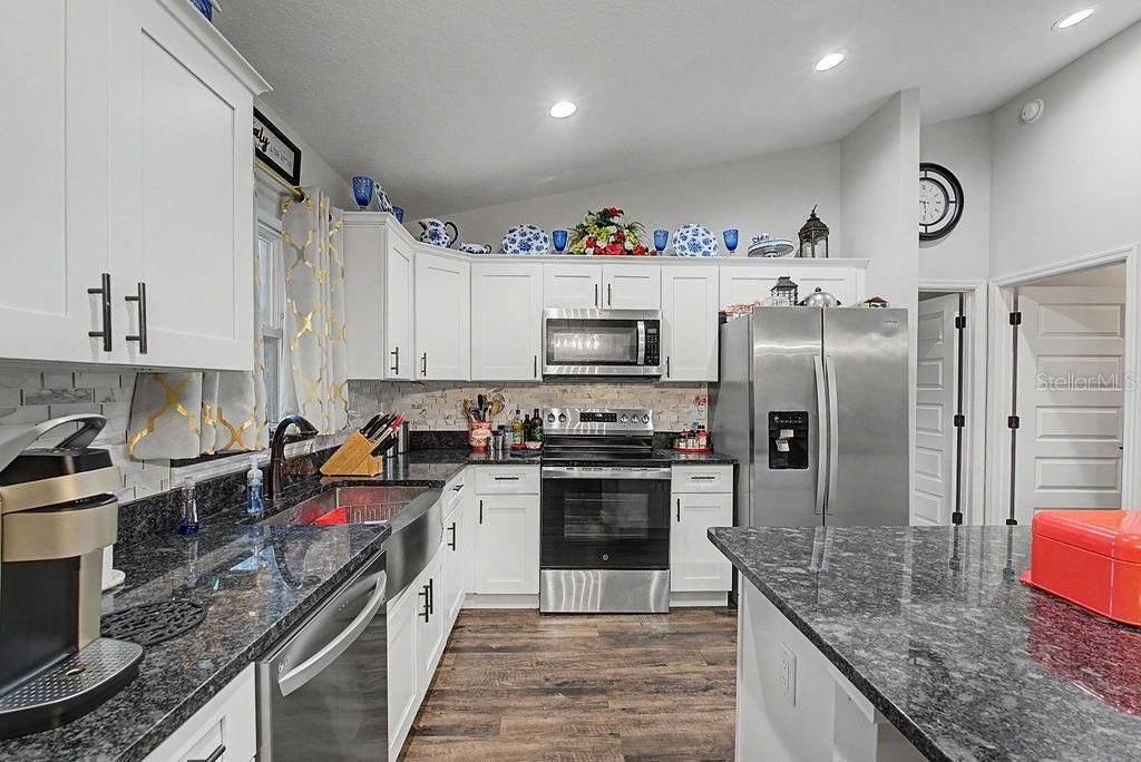 На продажу: $275,900 (3 спален, 2 ванн, 1453 Квадратных фут)