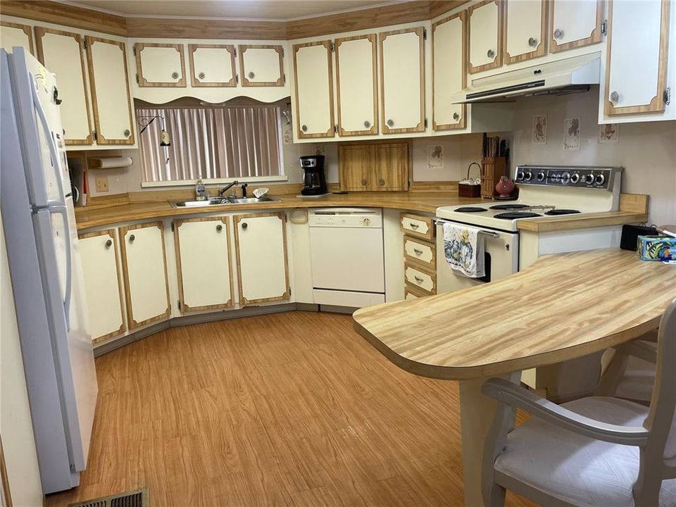 For Sale: $110,000 (2 beds, 2 baths, 1152 Square Feet)