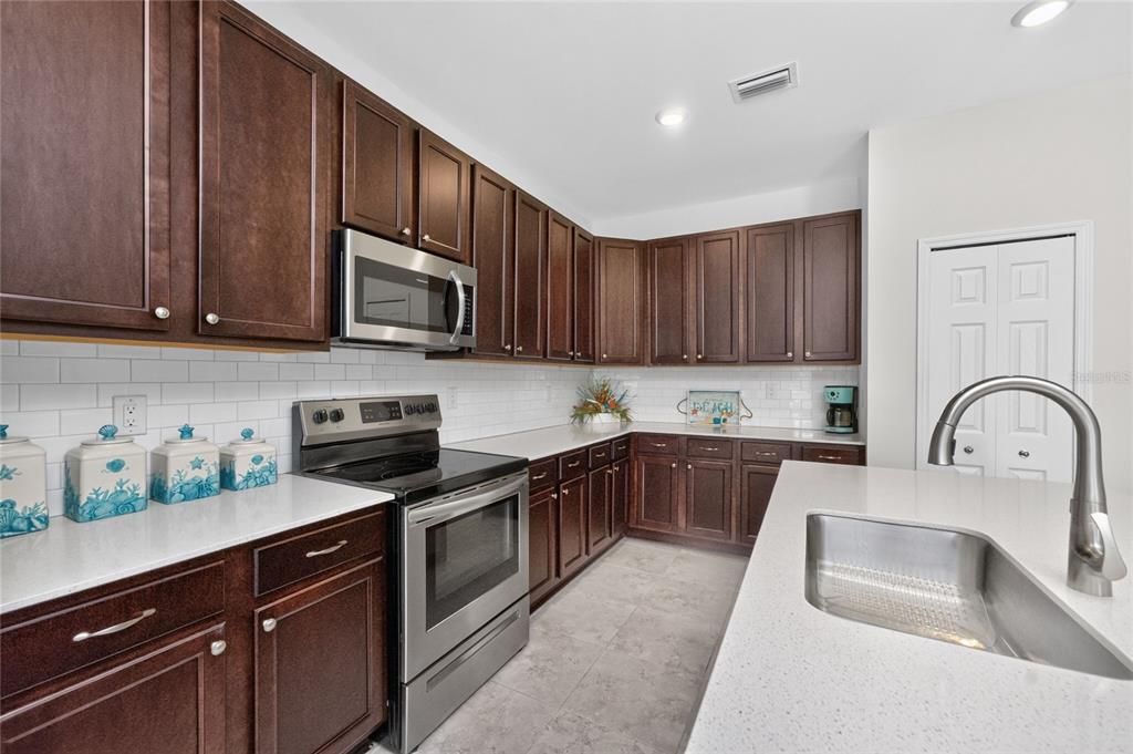 For Sale: $459,000 (4 beds, 2 baths, 1806 Square Feet)