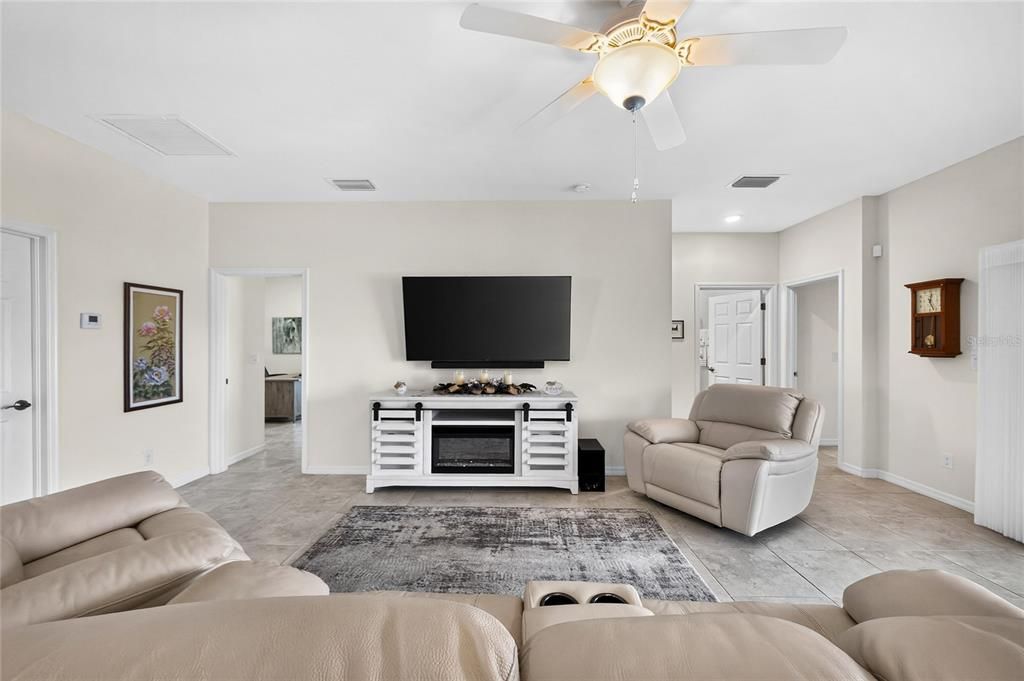 For Sale: $459,000 (4 beds, 2 baths, 1806 Square Feet)