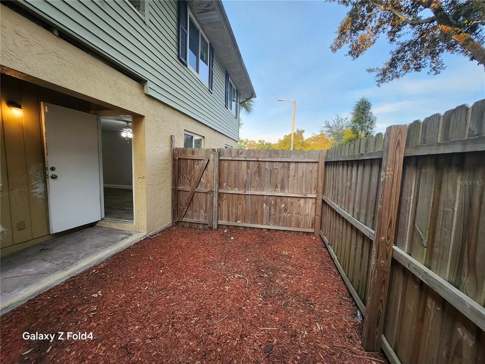 На продажу: $129,900 (2 спален, 2 ванн, 918 Квадратных фут)