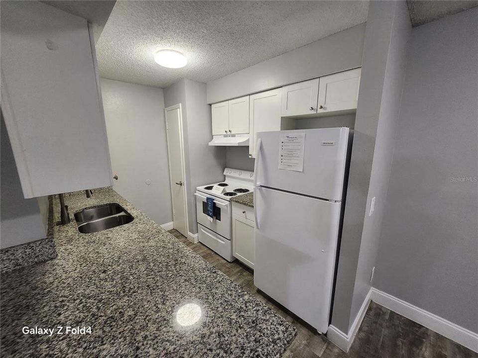 На продажу: $129,900 (2 спален, 2 ванн, 918 Квадратных фут)
