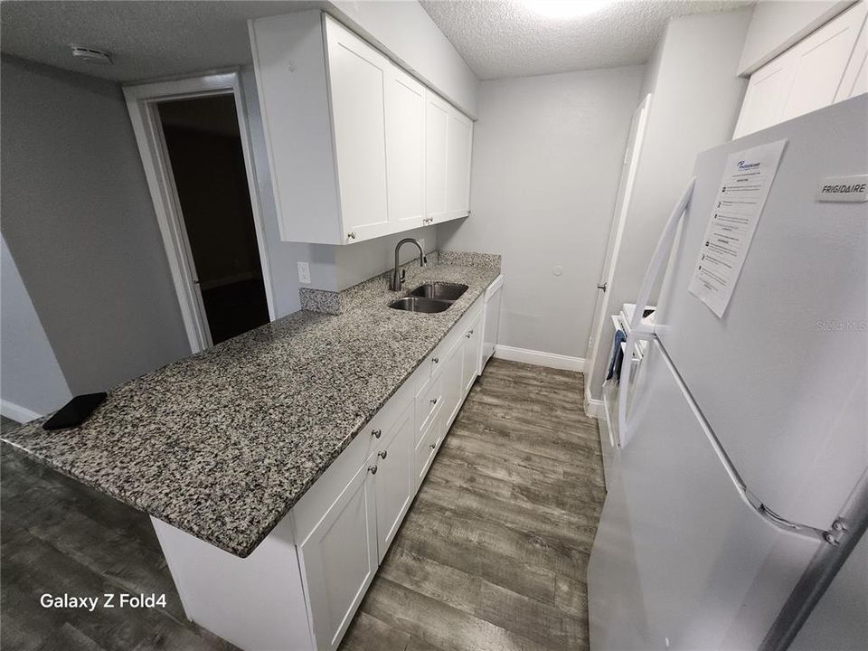 На продажу: $129,900 (2 спален, 2 ванн, 918 Квадратных фут)