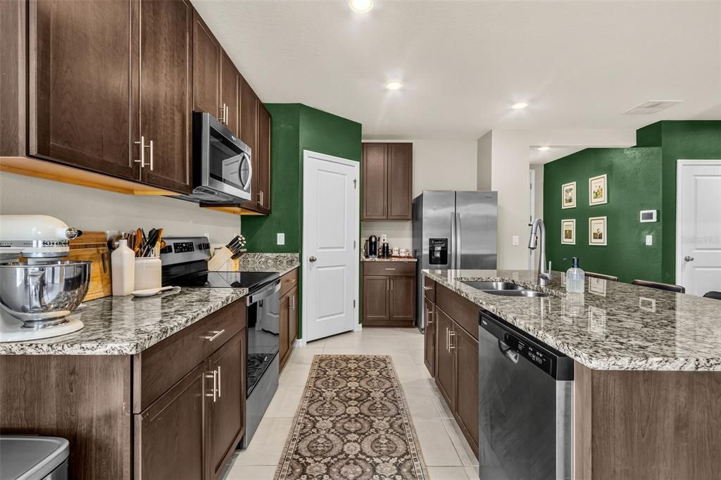 For Sale: $369,000 (3 beds, 2 baths, 1694 Square Feet)