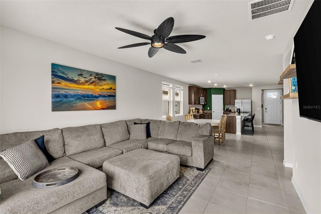 For Sale: $369,000 (3 beds, 2 baths, 1694 Square Feet)