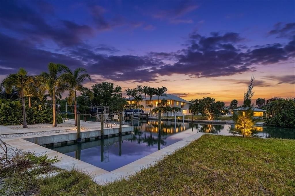 На продажу: $2,799,999 (3 спален, 2 ванн, 2667 Квадратных фут)