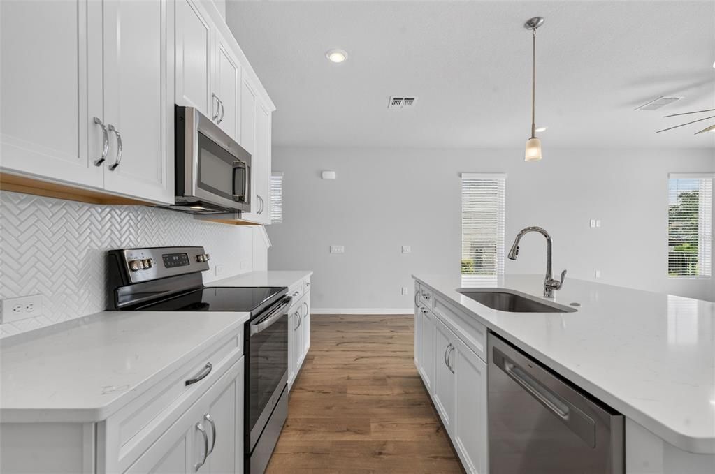For Rent: $2,450 (3 beds, 2 baths, 1807 Square Feet)