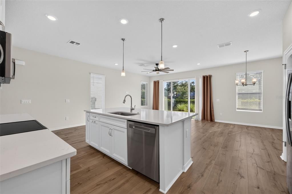 For Rent: $2,450 (3 beds, 2 baths, 1807 Square Feet)