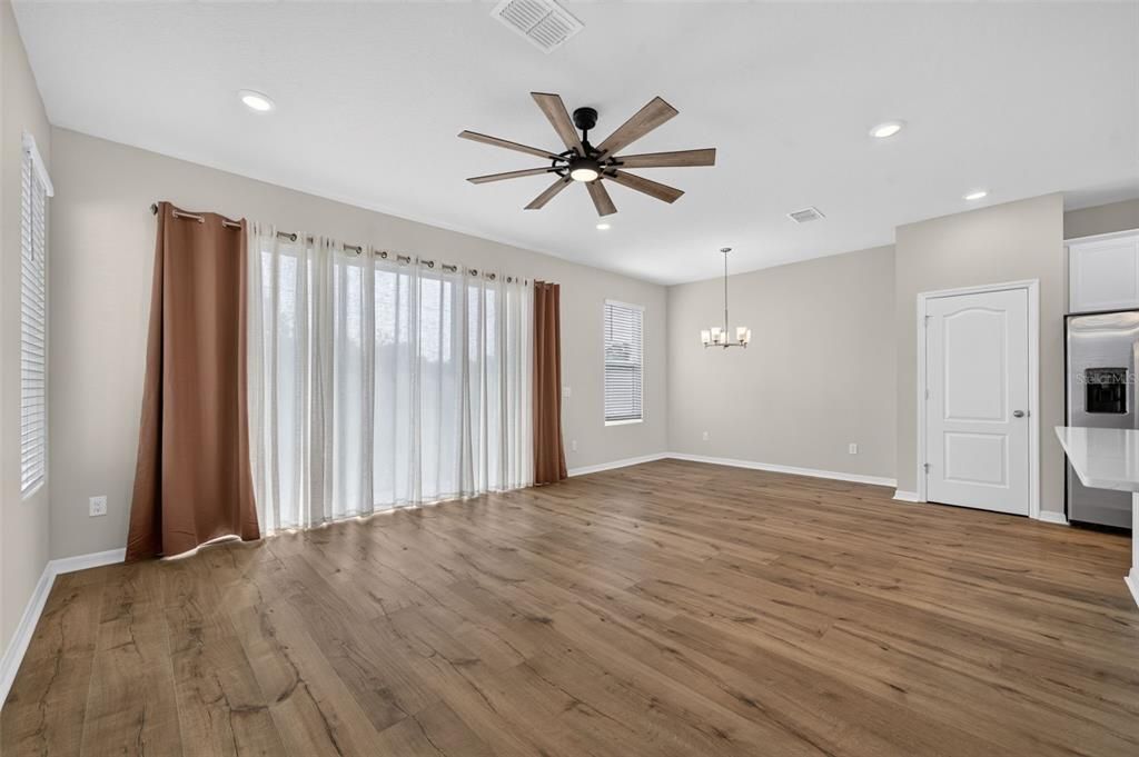 For Rent: $2,450 (3 beds, 2 baths, 1807 Square Feet)