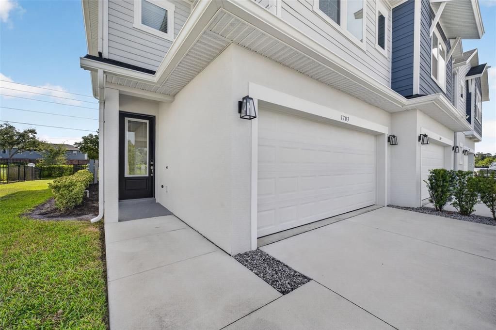 For Rent: $2,450 (3 beds, 2 baths, 1807 Square Feet)