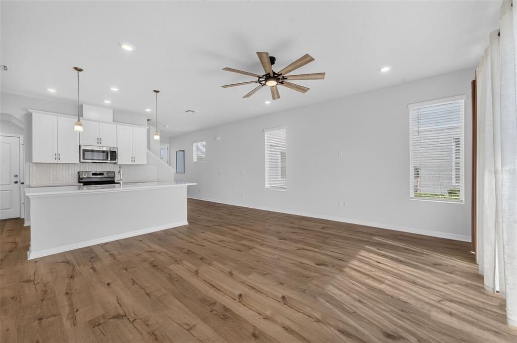 For Rent: $2,450 (3 beds, 2 baths, 1807 Square Feet)