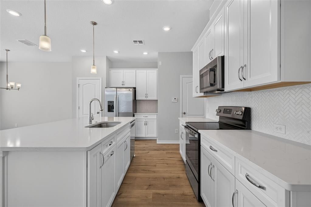For Rent: $2,450 (3 beds, 2 baths, 1807 Square Feet)