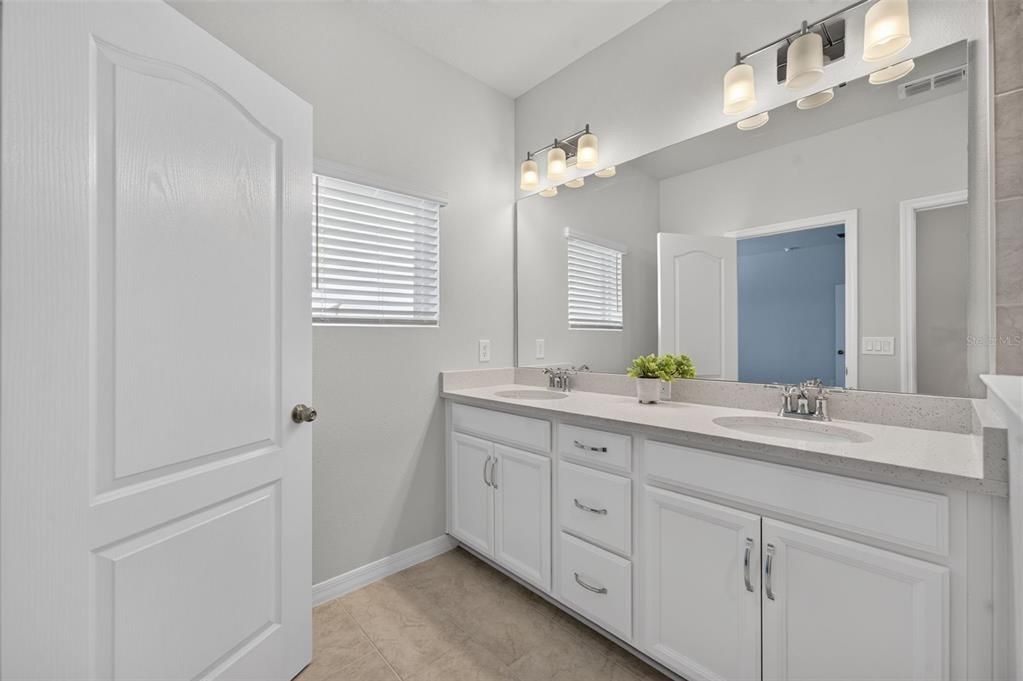 For Rent: $2,450 (3 beds, 2 baths, 1807 Square Feet)