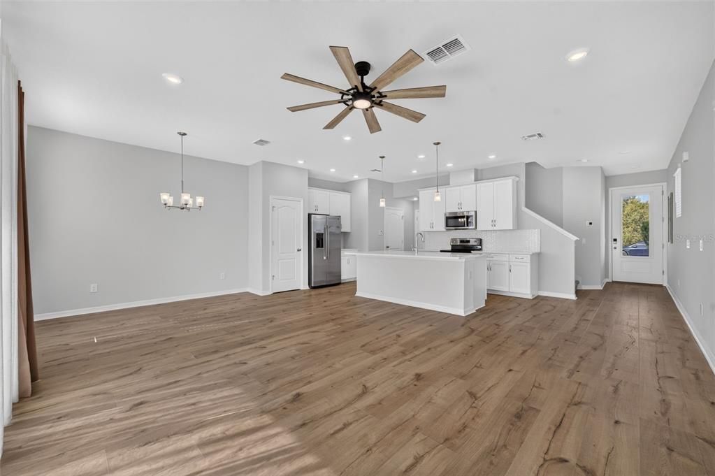 For Rent: $2,450 (3 beds, 2 baths, 1807 Square Feet)