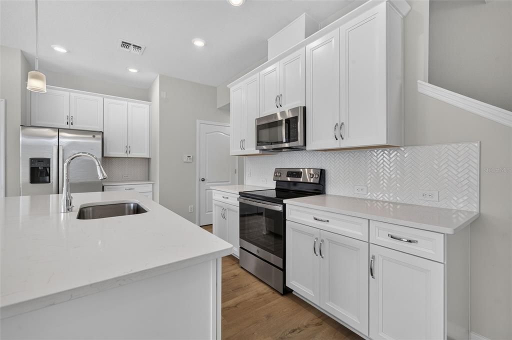 For Rent: $2,450 (3 beds, 2 baths, 1807 Square Feet)
