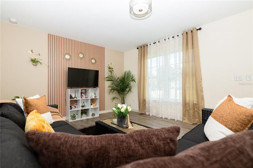 На продажу: $239,000 (3 спален, 2 ванн, 1433 Квадратных фут)