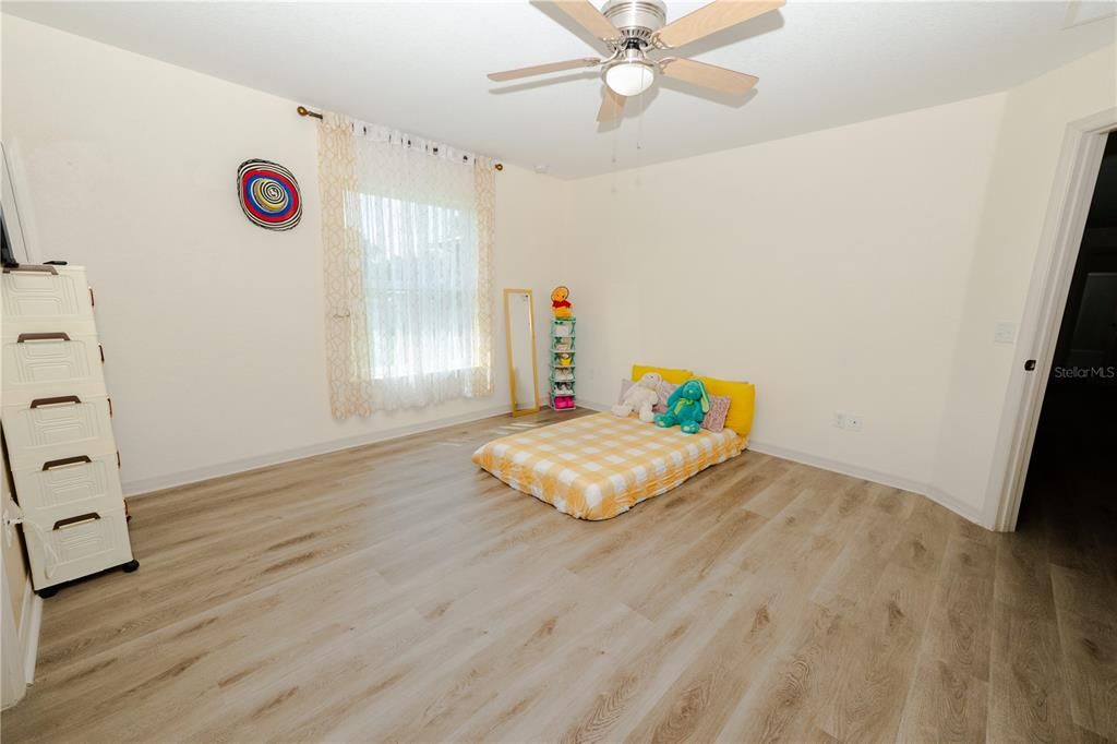 На продажу: $239,000 (3 спален, 2 ванн, 1433 Квадратных фут)