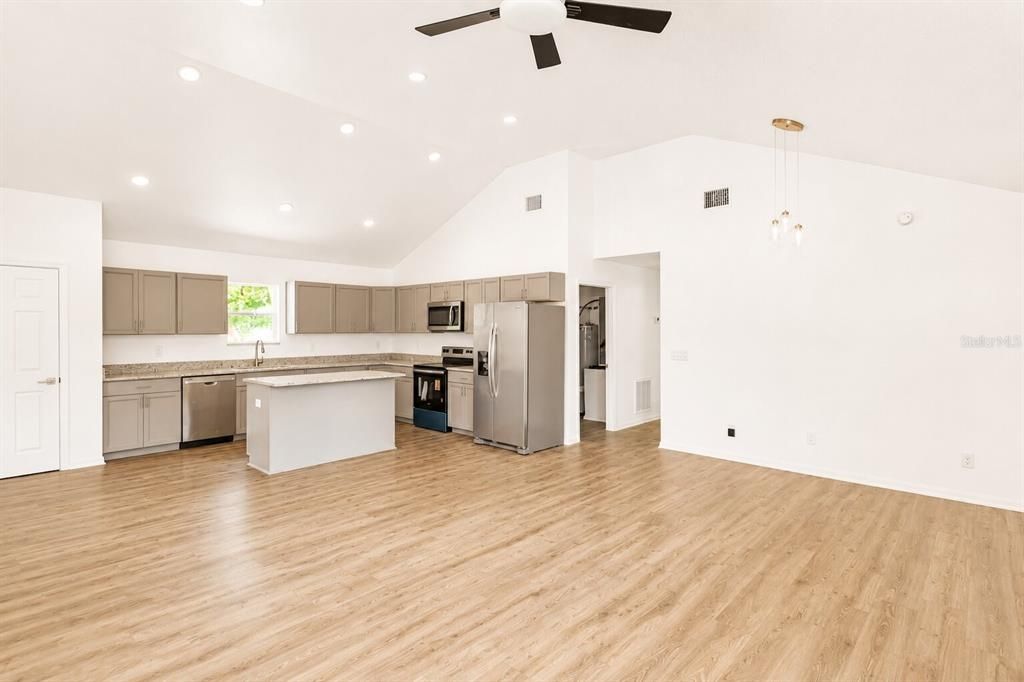For Sale: $225,000 (3 beds, 2 baths, 1206 Square Feet)
