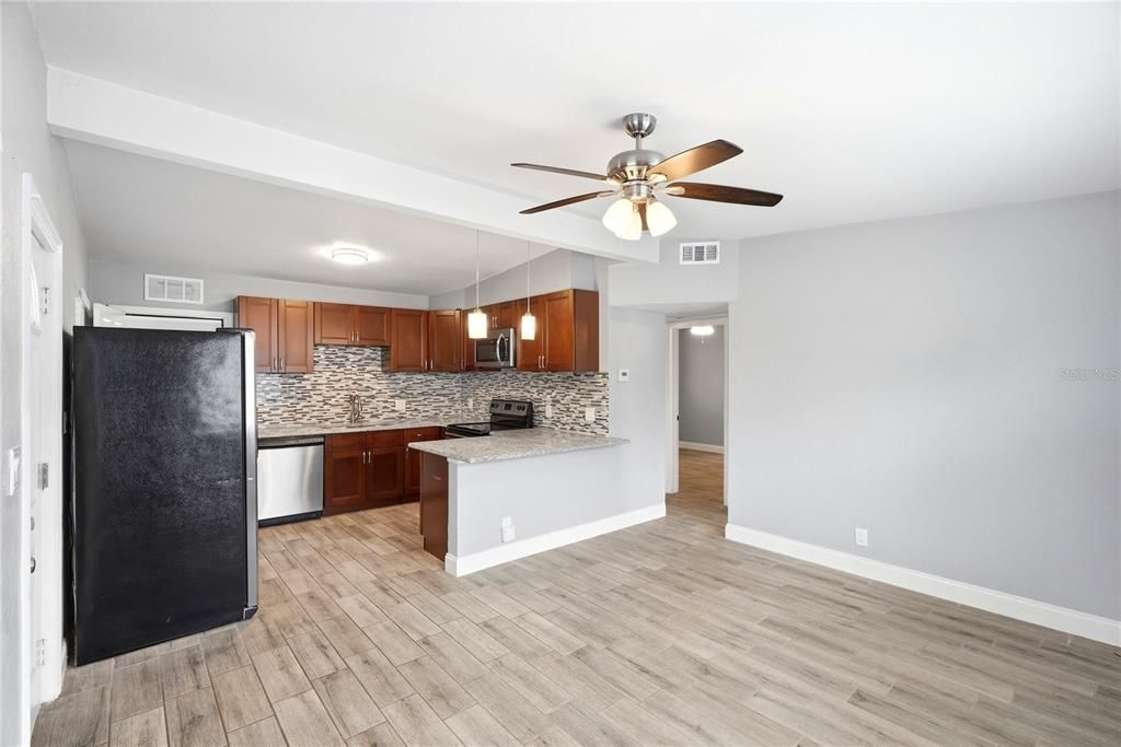 En Venta: $344,900 (3 camas, 2 baños, 1165 Pies cuadrados)