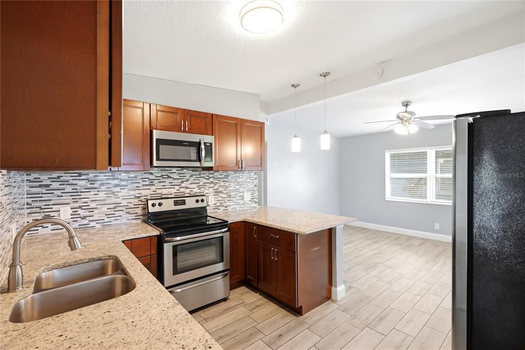 En Venta: $344,900 (3 camas, 2 baños, 1165 Pies cuadrados)