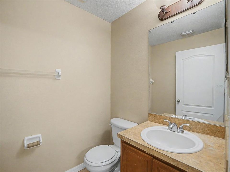 На продажу: $350,000 (4 спален, 2 ванн, 1652 Квадратных фут)