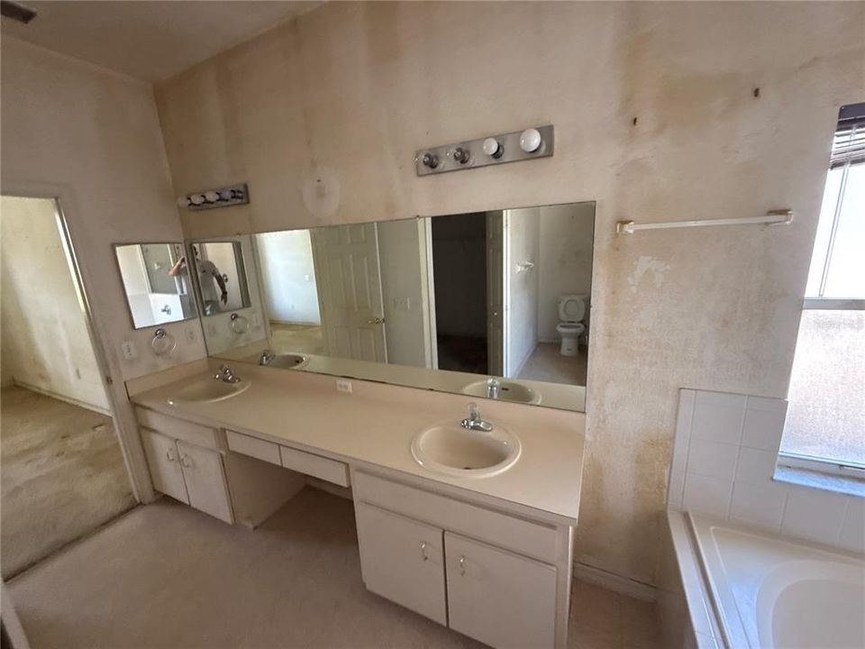На продажу: $233,000 (3 спален, 2 ванн, 1856 Квадратных фут)