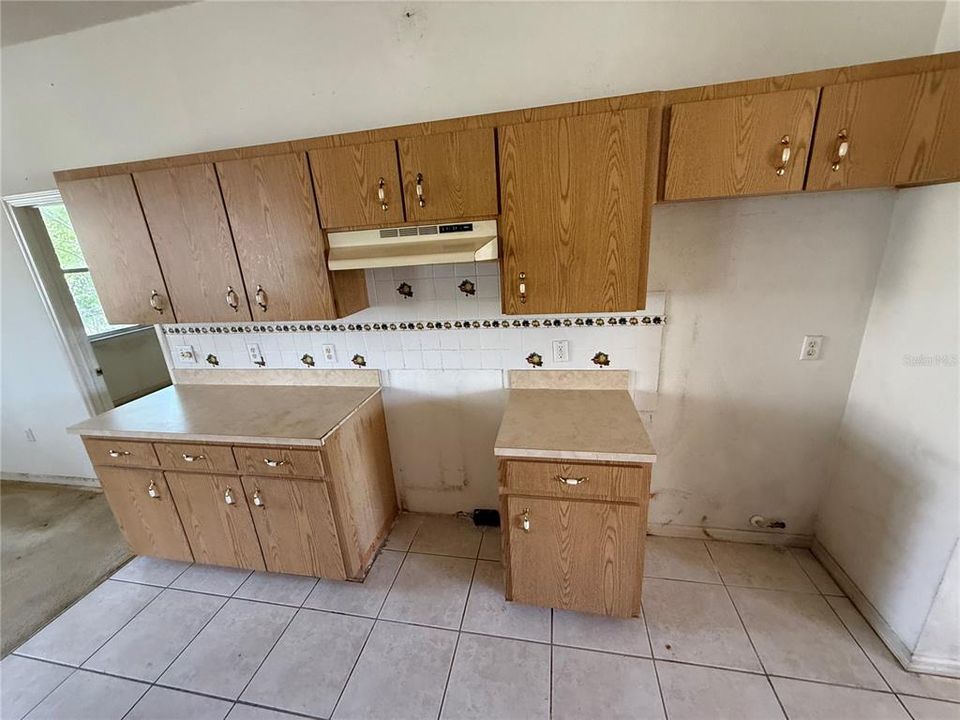 На продажу: $233,000 (3 спален, 2 ванн, 1856 Квадратных фут)