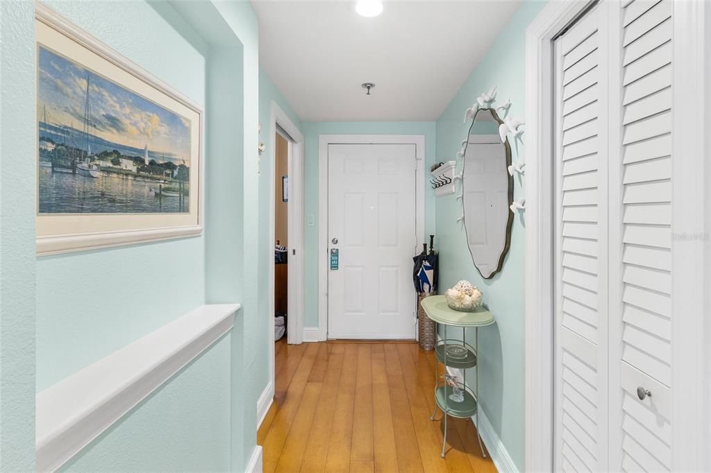 En Venta: $799,000 (2 camas, 2 baños, 1300 Pies cuadrados)
