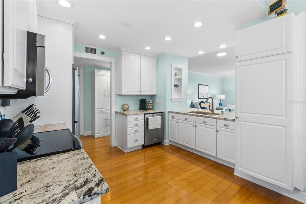 En Venta: $799,000 (2 camas, 2 baños, 1300 Pies cuadrados)