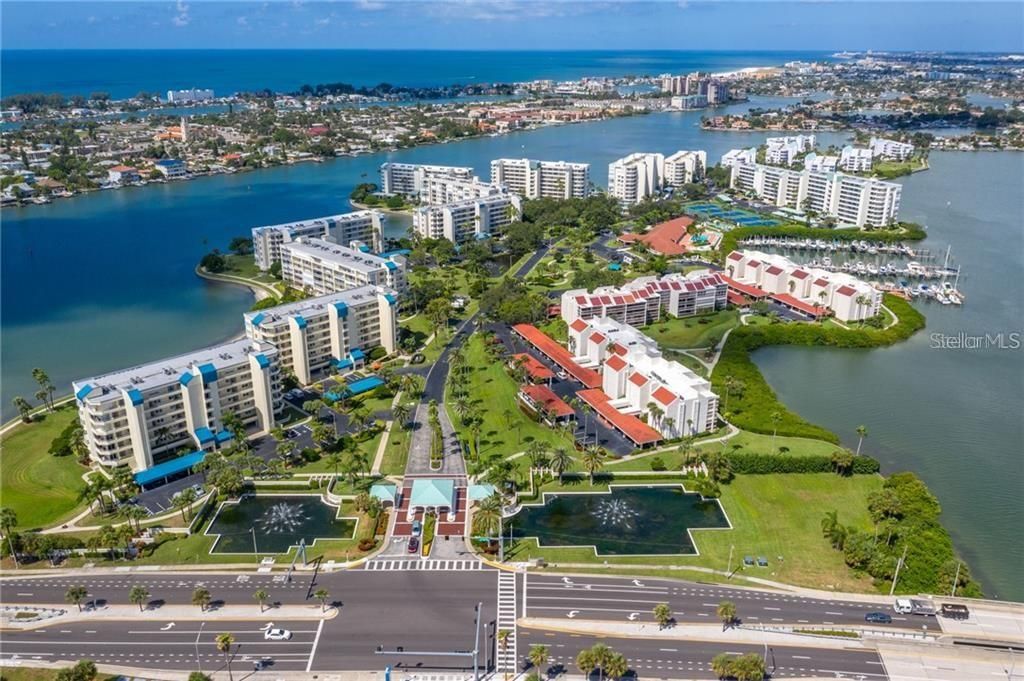 En Venta: $799,000 (2 camas, 2 baños, 1300 Pies cuadrados)