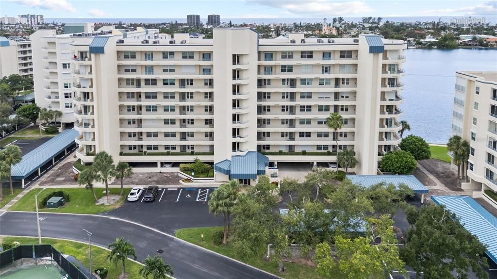 En Venta: $799,000 (2 camas, 2 baños, 1300 Pies cuadrados)