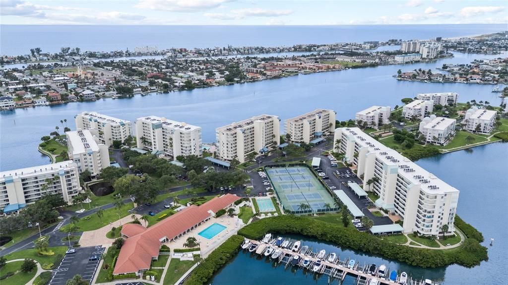 En Venta: $799,000 (2 camas, 2 baños, 1300 Pies cuadrados)