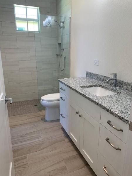 В аренду: $1,700 (2 спален, 1 ванн, 900 Квадратных фут)