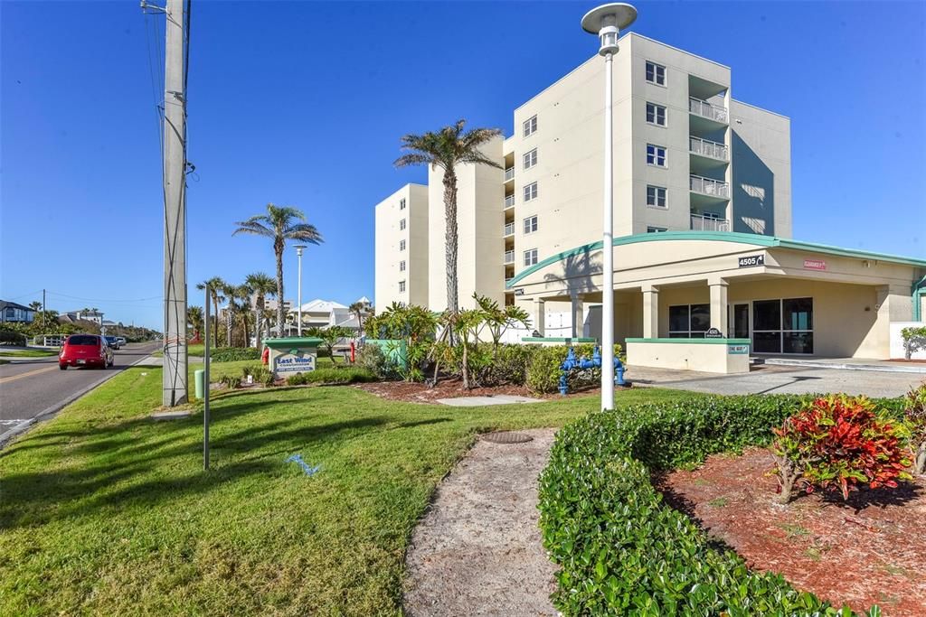 Recently Rented: $3,000 (2 beds, 2 baths, 1492 Square Feet)
