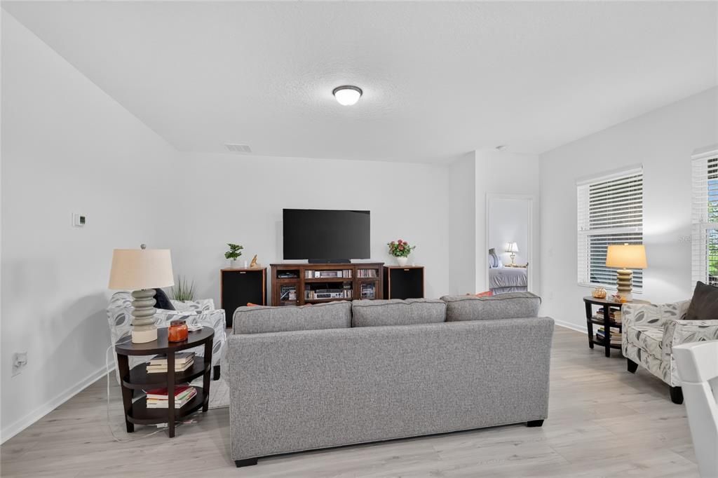 For Sale: $450,000 (3 beds, 2 baths, 1769 Square Feet)