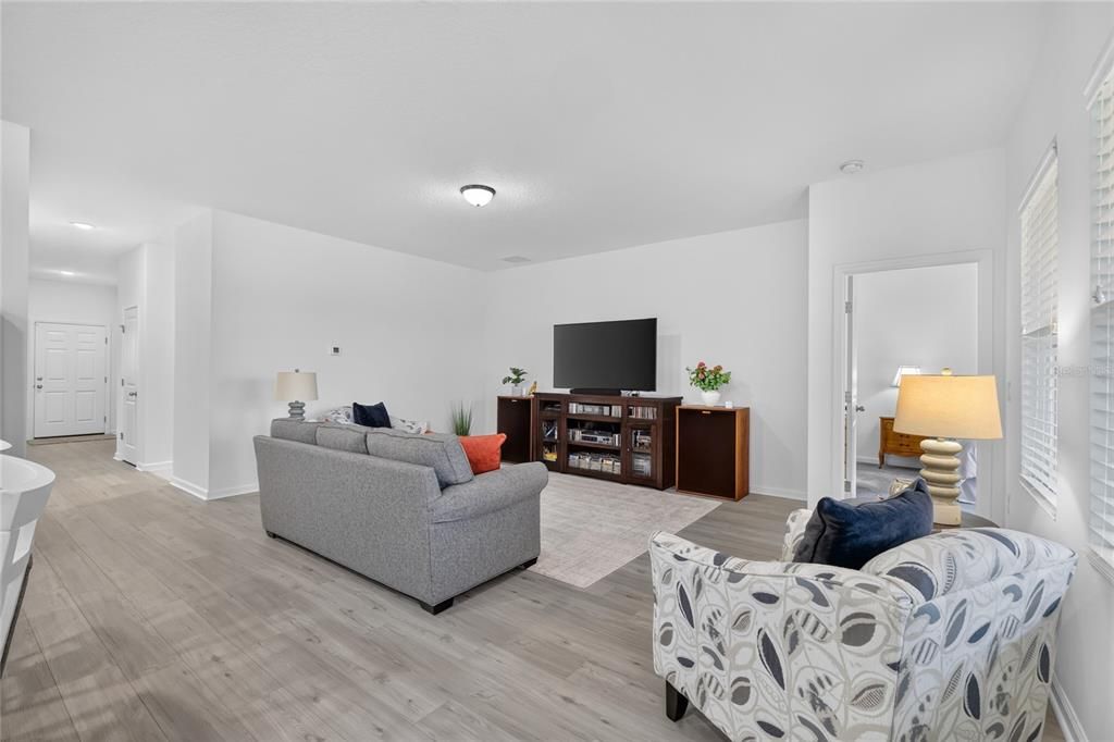 For Sale: $450,000 (3 beds, 2 baths, 1769 Square Feet)