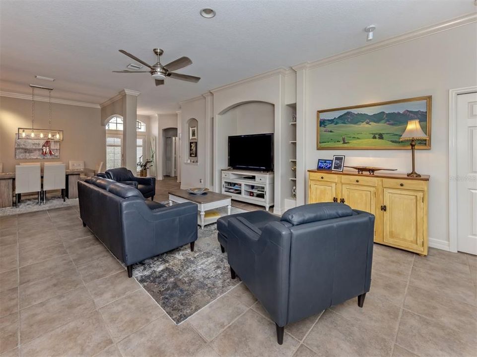 For Sale: $525,000 (3 beds, 2 baths, 1838 Square Feet)