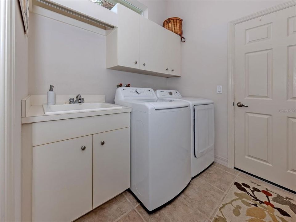 For Sale: $525,000 (3 beds, 2 baths, 1838 Square Feet)