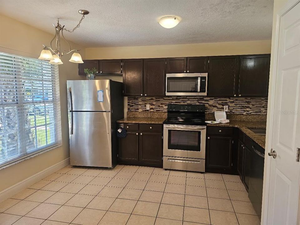 For Rent: $1,950 (3 beds, 2 baths, 1177 Square Feet)