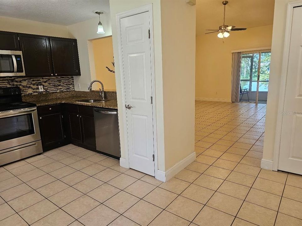 For Rent: $1,950 (3 beds, 2 baths, 1177 Square Feet)