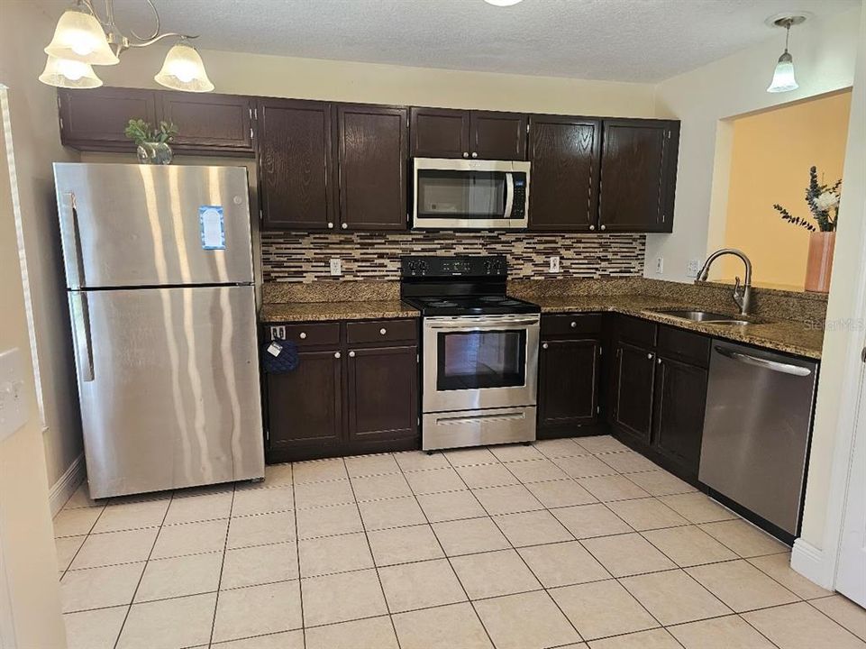 For Rent: $1,950 (3 beds, 2 baths, 1177 Square Feet)