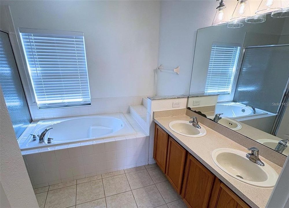 For Rent: $2,200 (3 beds, 2 baths, 1687 Square Feet)