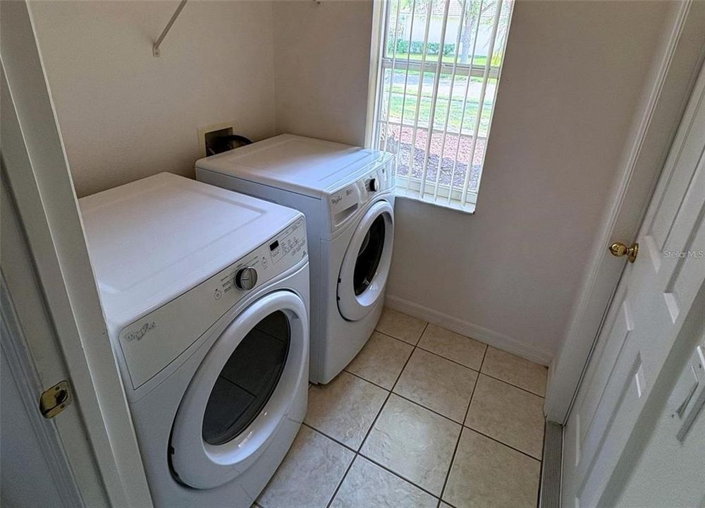 For Rent: $2,200 (3 beds, 2 baths, 1687 Square Feet)