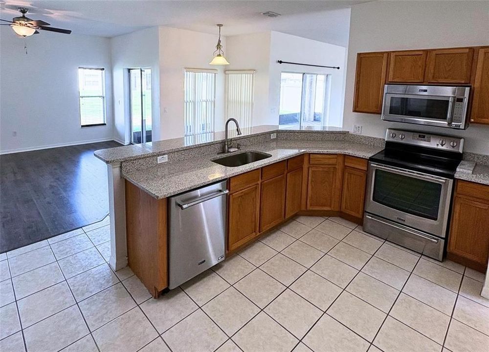 For Rent: $2,200 (3 beds, 2 baths, 1687 Square Feet)