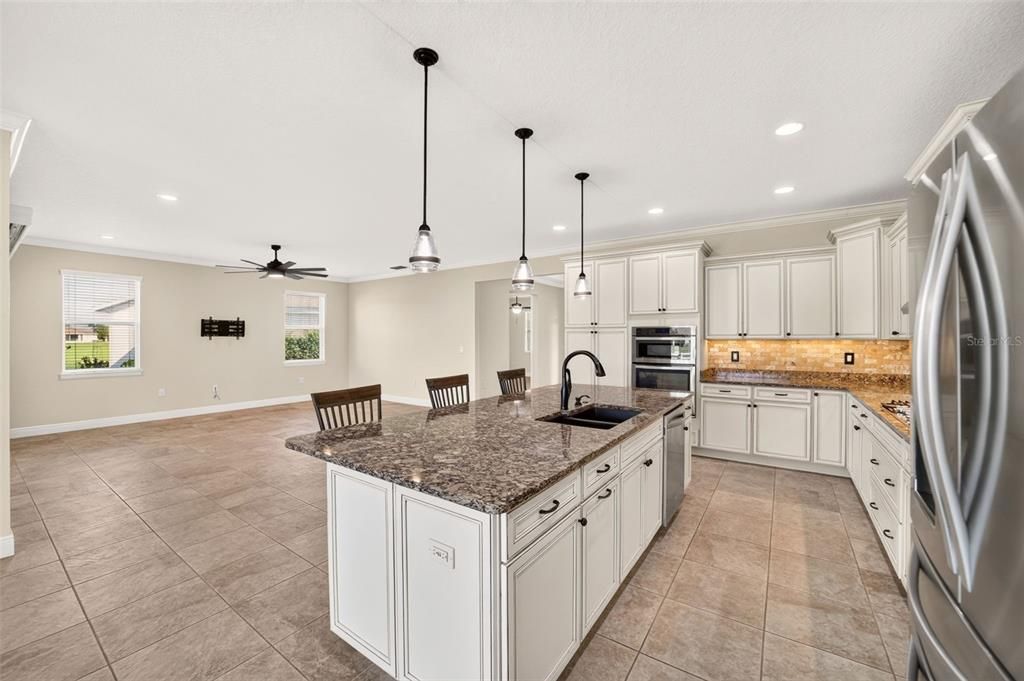 For Sale: $559,999 (3 beds, 3 baths, 2224 Square Feet)
