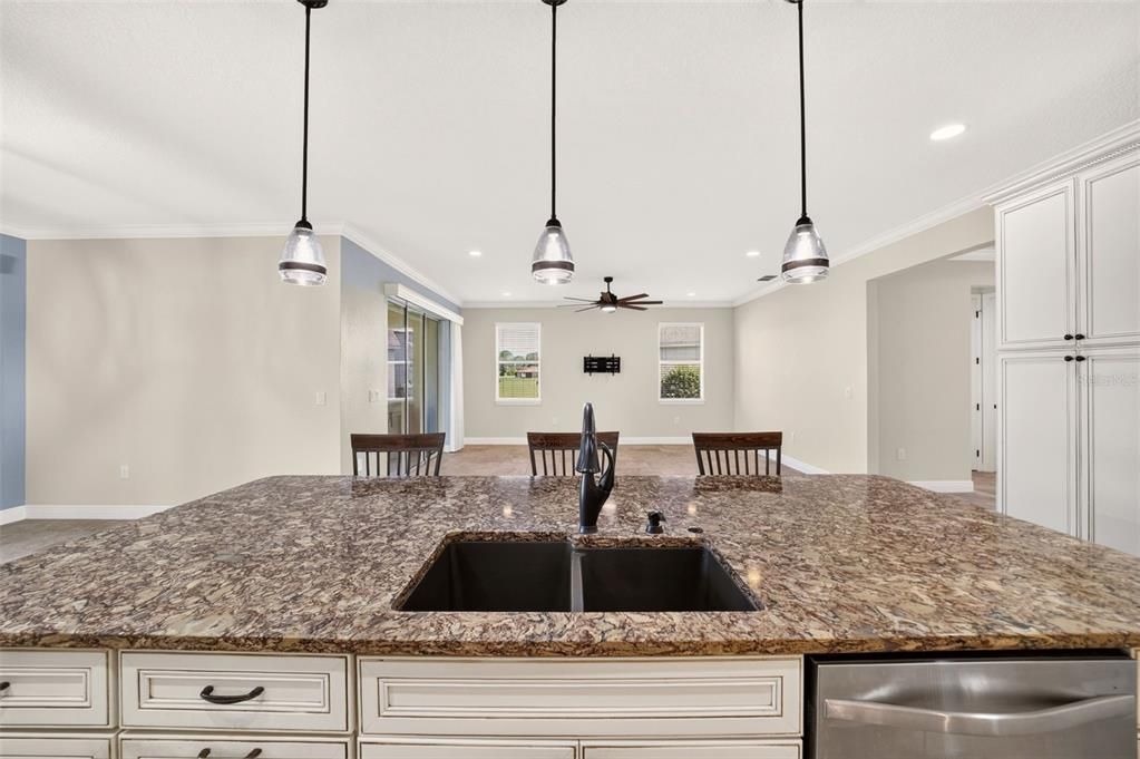 For Sale: $559,999 (3 beds, 3 baths, 2224 Square Feet)