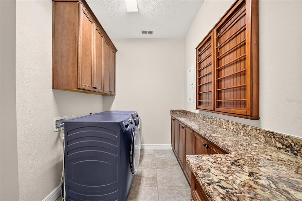 For Sale: $559,999 (3 beds, 3 baths, 2224 Square Feet)